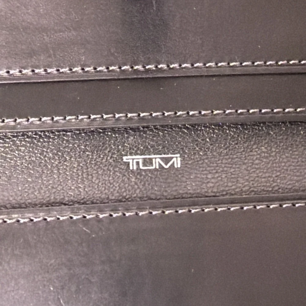 TUMI Genuine Leather Black Card Holder Men's Wallet